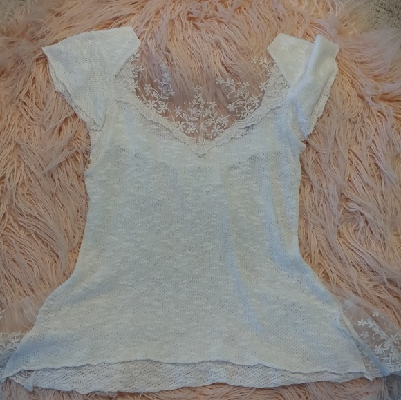 HEART & GOLD Tops - Sweetheart Neckline with Peplum Shape Blouse